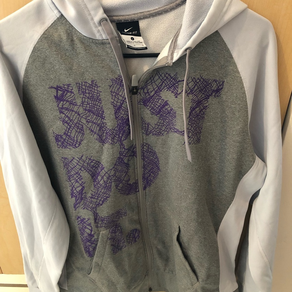 Women’s Nike zip up hoodie